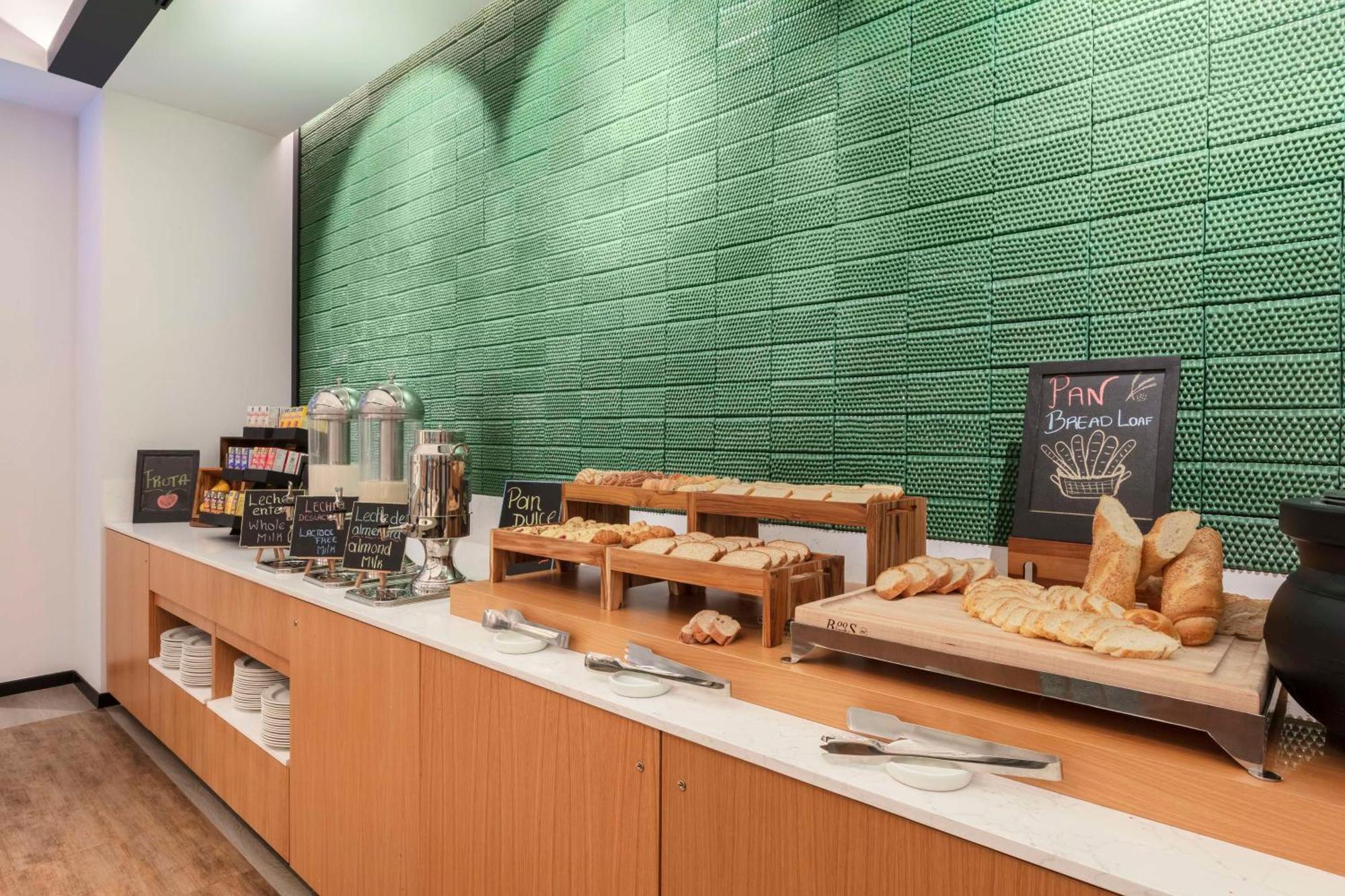 Hilton Garden Inn Guadalajara Airport El Zapote  エクステリア 写真