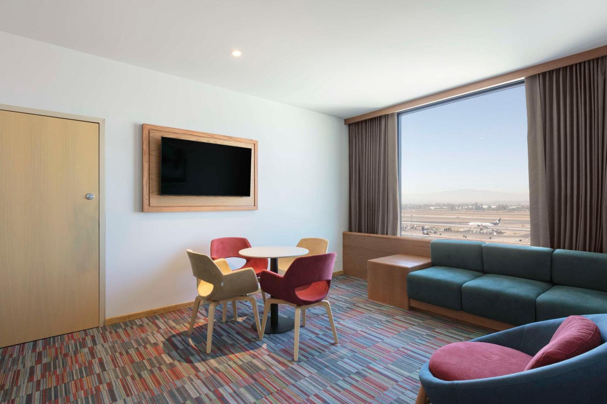 Hilton Garden Inn Guadalajara Airport El Zapote  エクステリア 写真