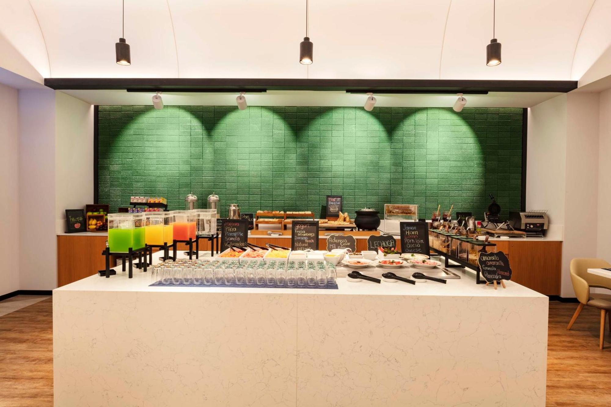 Hilton Garden Inn Guadalajara Airport El Zapote  エクステリア 写真